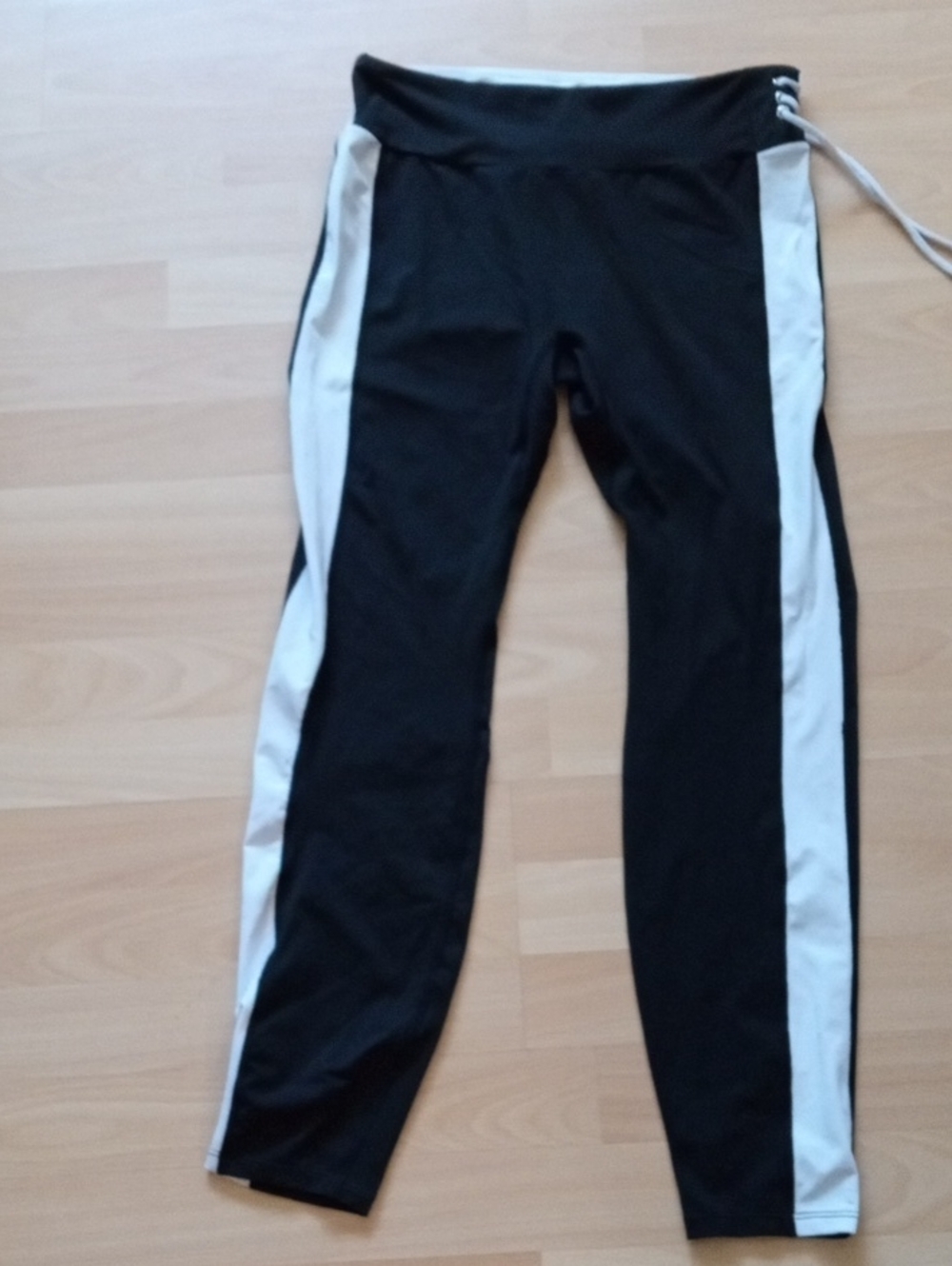 💲1⃣▶>>SHEIN Black Leggings with White Side Panels